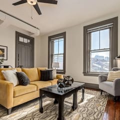 Deluxe 5-bedroom Condo Walkable to Everything
