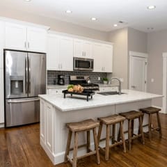 Incredible 2 Bedroom Condo, 2 Gated Parking Spots!