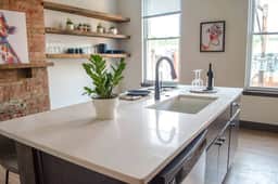 ♥ Gorgeous Condo in the Heart of OTR Free Parking