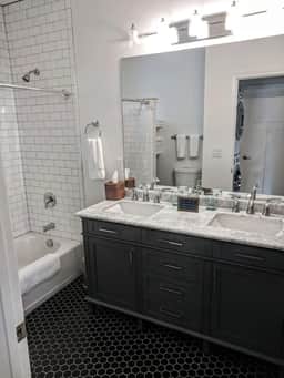 ♥ Great Parkside OTR Condo in Top-Ranked Building