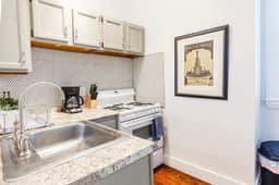 ♥ Stylish Flat in Walkable Downtown w/ Parking