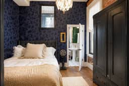 1839 Luxury Suite Walk to OTR & Convention Center