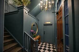 1839 Luxury Suite Walk to OTR & Convention Center