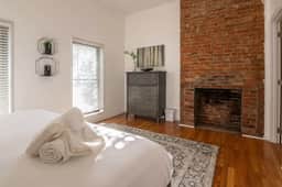 Adorable Mt Adams 2BR near it all