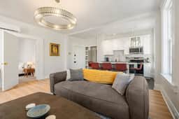 Airy, Elegant 1bd Apartment, Steps from Everything