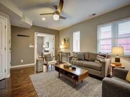 Clean & Bright 2BR near downtown