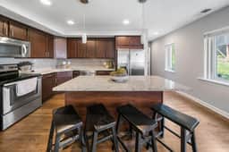 Comfortable 2BR Condo near City Center