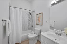 Cozy 1BR Near Zoo, UC, Hospitals