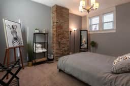 Cozy Apt in Walkable Area Downtown w/ Parking