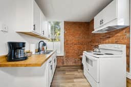 Cozy Studio with Parking | Near UC, Zoo, Downtown