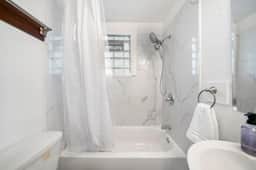 Cozy Studio with Parking | Near UC, Zoo, Downtown