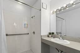 Deluxe 5-Bedroom Retreat Walkable to Everything