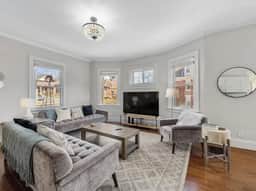 Deluxe 6-Bedroom 3-Min to Downtown! 2-car Driveway