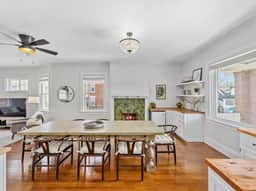 Deluxe 6-Bedroom 3-Min to Downtown! 2-car Driveway