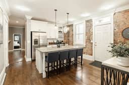 Grand Urban Retreat | Walk to ALL | Free Streetcar