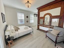 Huge Downtown Retreat Walkable to Everything