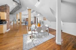 Hyde Park 2BR/2BA Penthouse with Private Patio