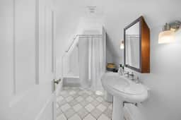 Hyde Park 2BR/2BA Penthouse with Private Patio