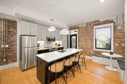 Lux Hidden Gem, 2bd w/ Patio Steps from All OTR