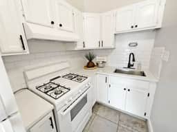 Mt Adams 2BR | Deck | River Views | 3-min to Dtown