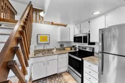 Mt. Adams 1BR | Free Parking