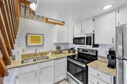 Mt. Adams 1BR Great Location! Steps from Monastery