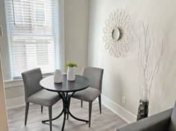 Quiet 1-Bedroom Loft near Entertainment District