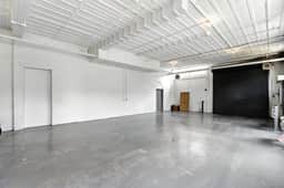 Penthouse Best Street of OTR Indoor Parking Spots