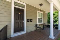 Renovated 2B w/Balcony by OTR, UC, Findlay Market