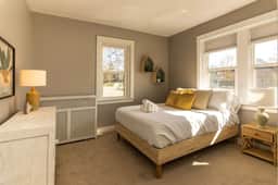 Spacious in Hyde Park with Patio