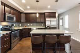 Stunning 2BR Apartment Near Downtown