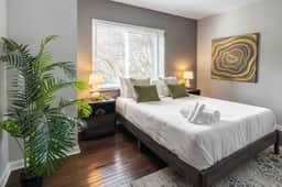 Stunning 2BR Apartment Near Downtown