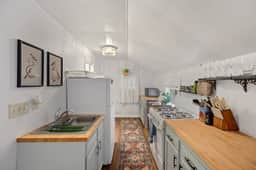 The Nest - Spacious 1BR Getaway in Pleasant Ridge
