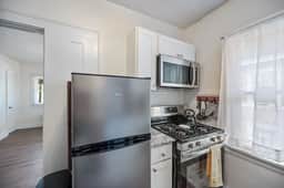The Retreat - Warm and Convenient Guest Suite