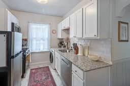 The Retreat - Warm and Convenient Guest Suite