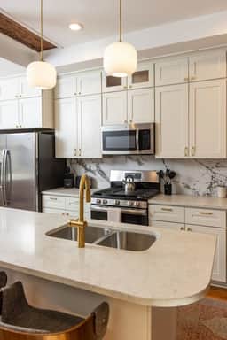The Swan OTR, Rooftop and Parking, 3Br / 2.5Ba