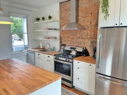 Walkable 2-Bdrm | Findlay Market | Downtown | UC - Old