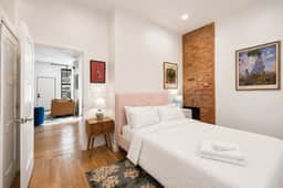 Washington Park 2BR w Parking - Walk to All