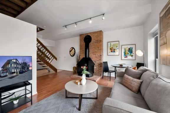 1BR Condo Steps to the Monastery, Cafes, and Resaurants - Image 1