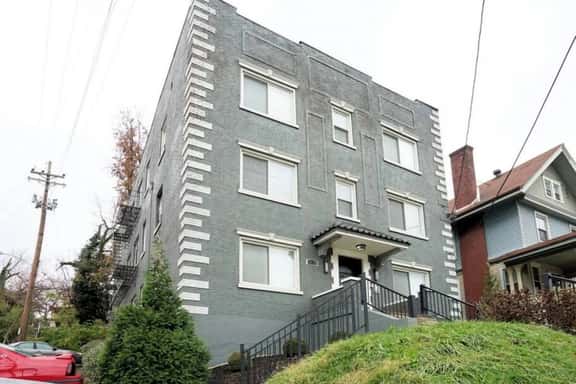Clean & Bright 2BR near downtown - Image 1
