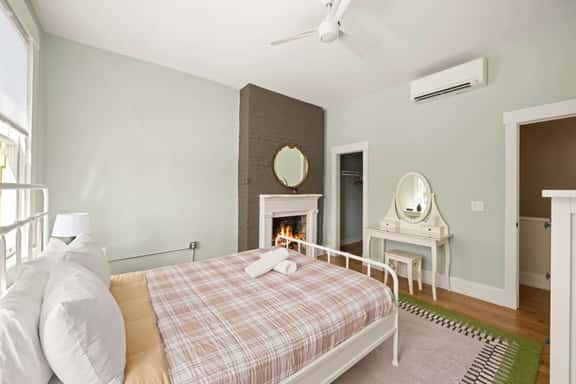 Cozy 2BR Near Findlay Market and UC, Rhinegeist - Image 1