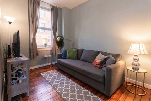 Cozy Apt in Walkable Area Downtown w/ Parking - Image 1