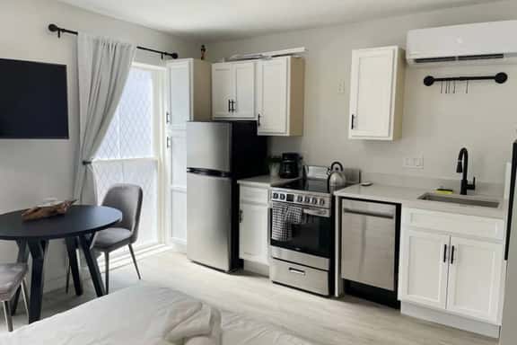 Cute Microapartment Walkable to Everything - Image 1