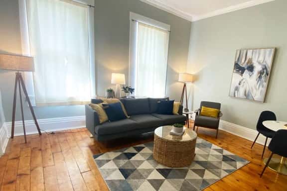 Explore Downtown and Mount Adams with River Views - Image 1