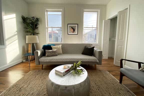 Explore Downtown from Adorable Mount Adams - Image 1