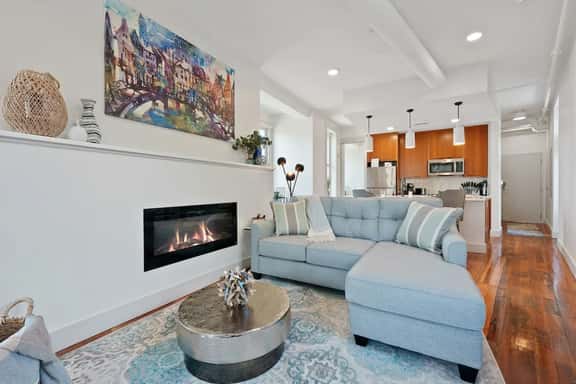 Lux 1BR |Views & Design | Located near ALL - Image 1