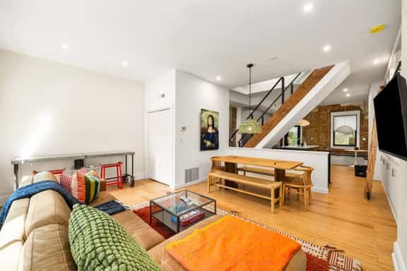 Lux Hidden Gem, 2bd w/ Patio Steps from All OTR - Image 1