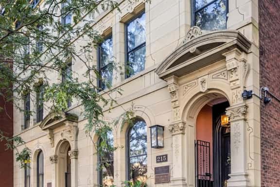 Luxury Brownstone | Walk to ALL | Washington Park - Image 1