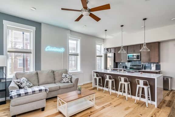 No Cleaning Fee + Free Parking 1-br Condo OTR - Image 1