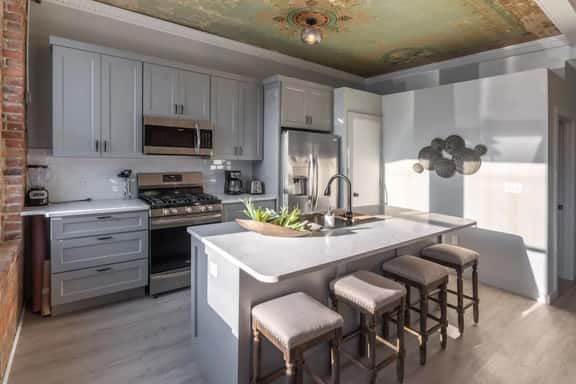 Parlor: Explore OTR/Downtown from a Renovated Condo - Image 1